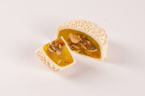 Momoyama Golden Fungus with Nuts Mooncake